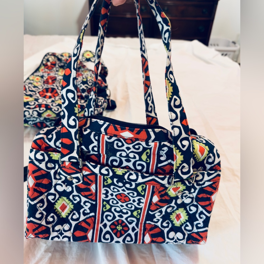 Vera Bradley -“Sun Valley” shoulder bag great condition